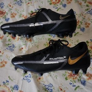 Nike phantom soccer cleats